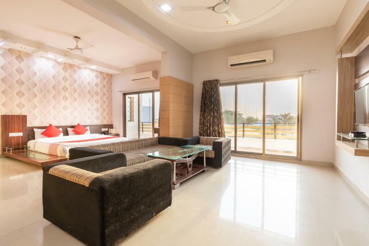 Oyo 42910 Hotel Rudra Palace Ratlām Pokoj fotografie