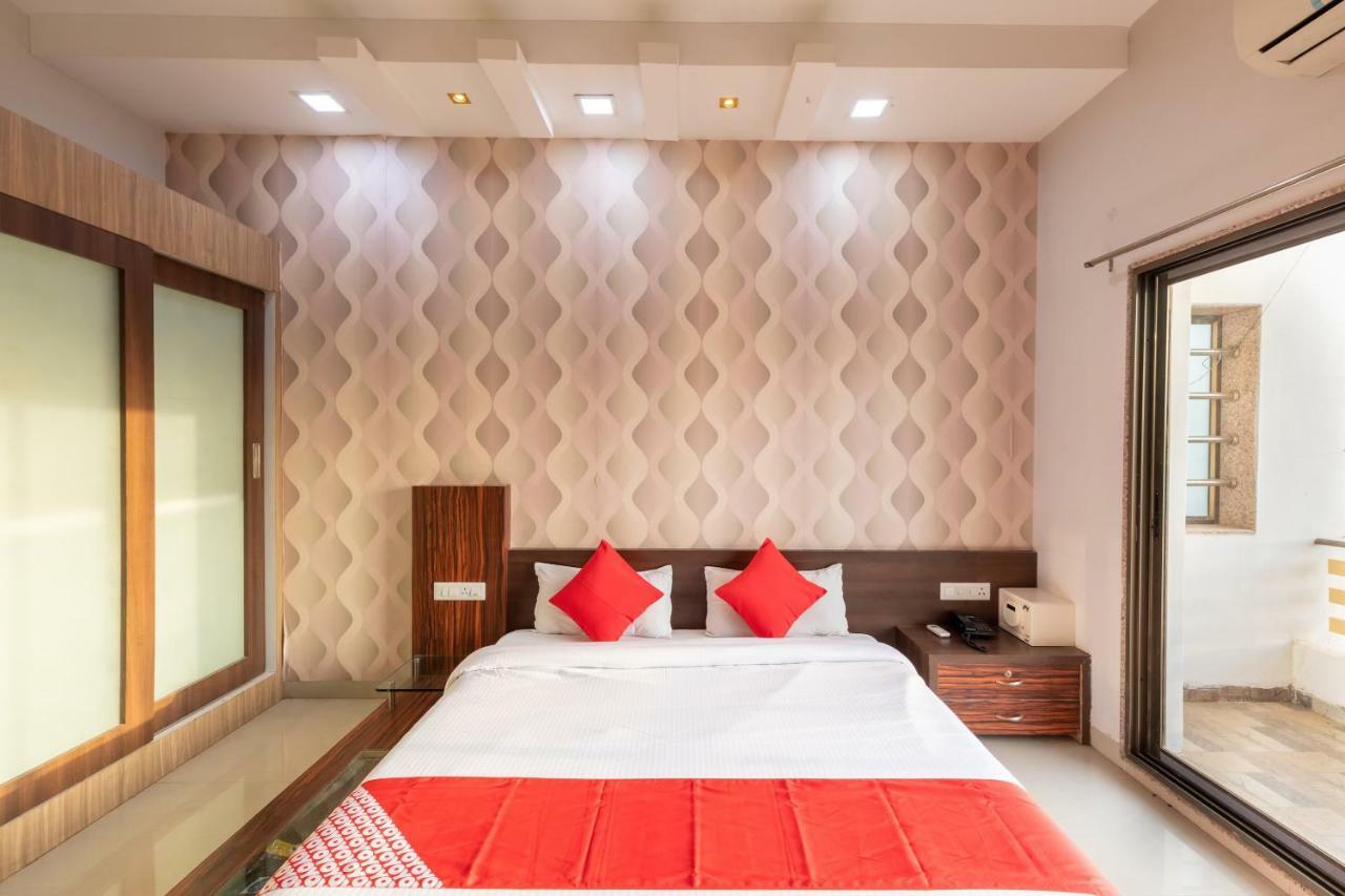 Oyo 42910 Hotel Rudra Palace Ratlām Pokoj fotografie