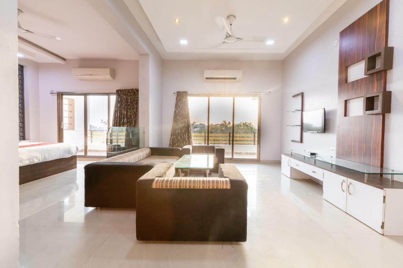 Oyo 42910 Hotel Rudra Palace Ratlām Pokoj fotografie