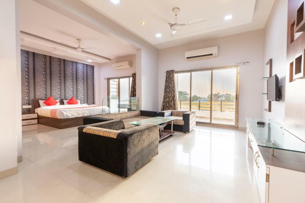 Oyo 42910 Hotel Rudra Palace Ratlām Pokoj fotografie