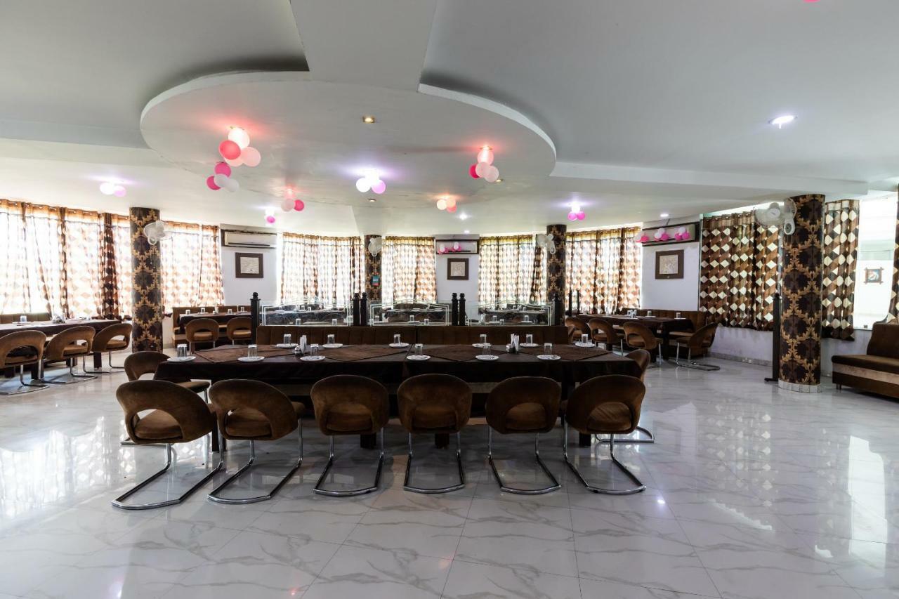 Oyo 42910 Hotel Rudra Palace Ratlām Exteriér fotografie