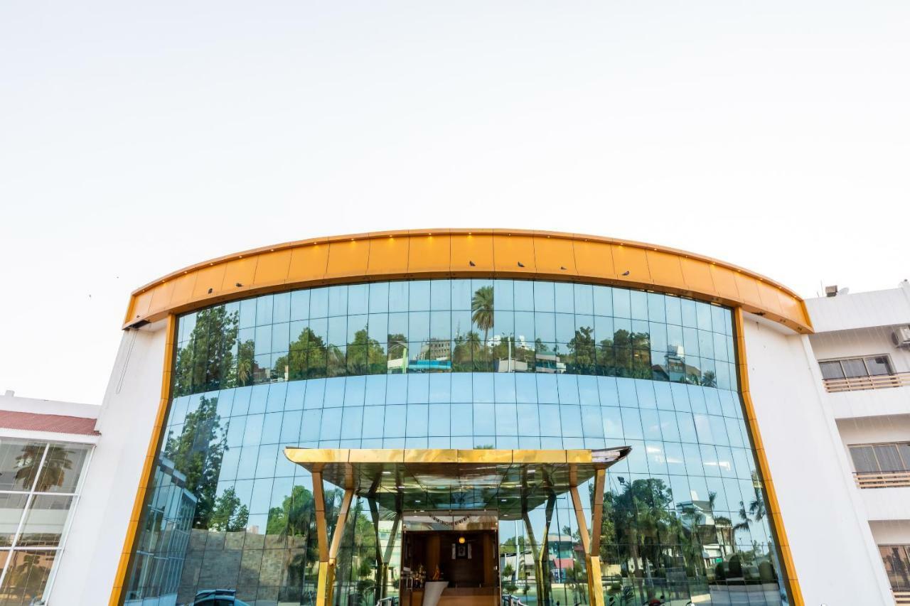 Oyo 42910 Hotel Rudra Palace Ratlām Exteriér fotografie