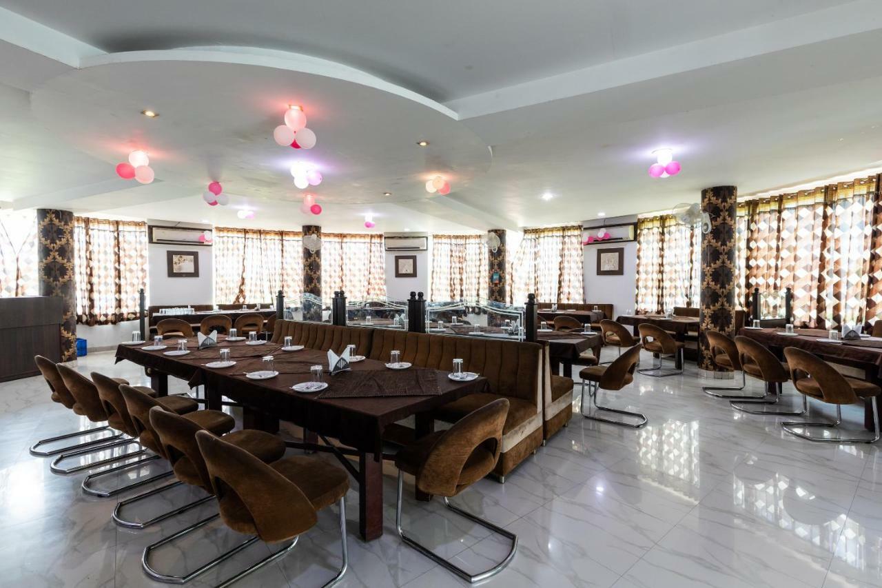 Oyo 42910 Hotel Rudra Palace Ratlām Exteriér fotografie